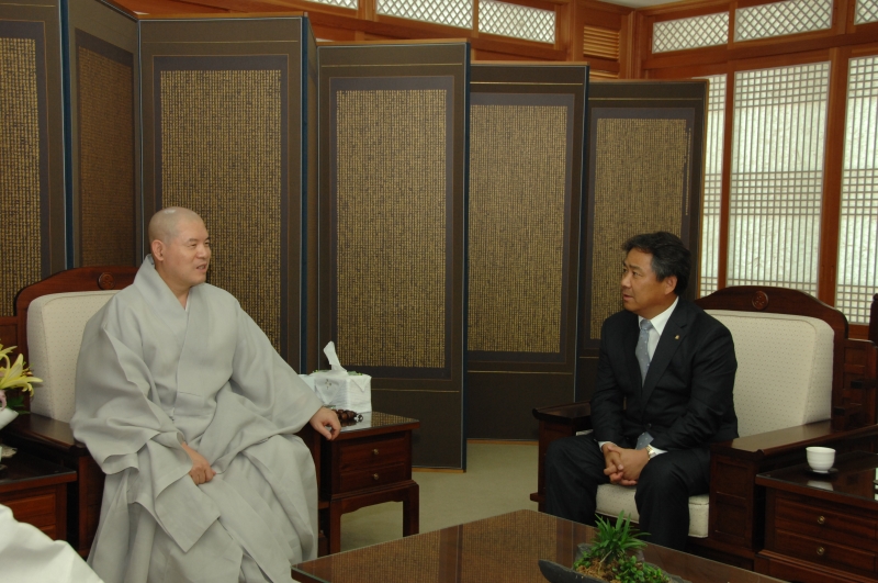 2010.06.09_체육진흥공단 성기홍 본부장 예방 (8)